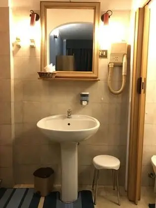 Üç Kişilik Oda