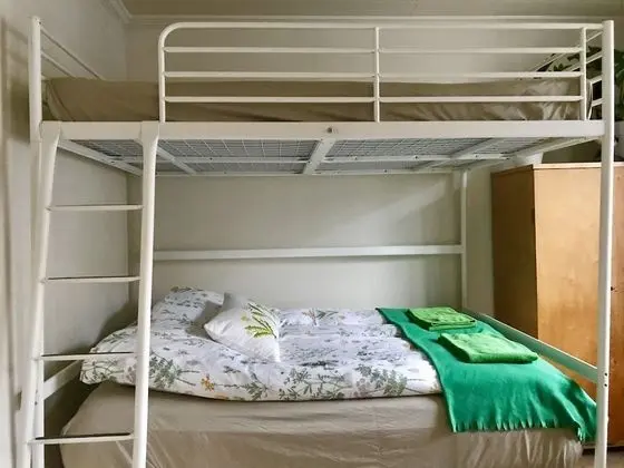 Tek Büyük veya İki Ayrı Yataklı Oda, Ortak Banyo (4)