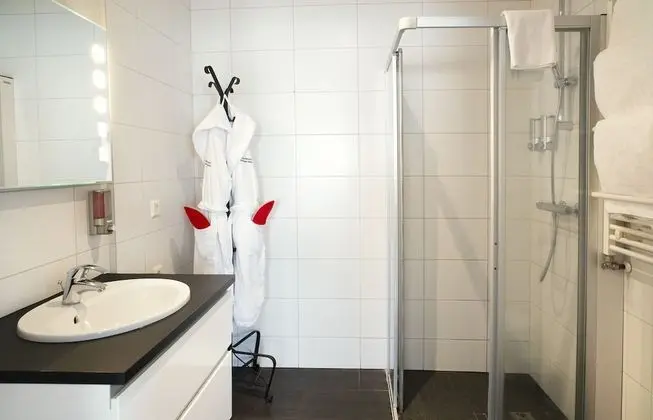 Two-Bedroom Apartment - Bergstadastraeti 12