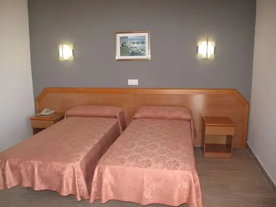 Tek Büyük Yataklı Oda (2 Adults + 1 child)