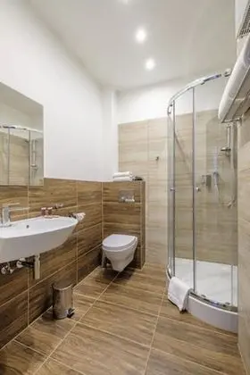 Tek Büyük Yataklı Oda, Ek Bina (no elevator)