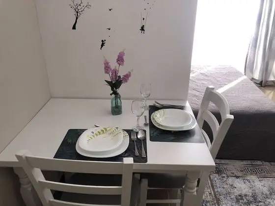 Odada yemek servisi