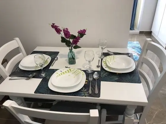 Odada yemek servisi