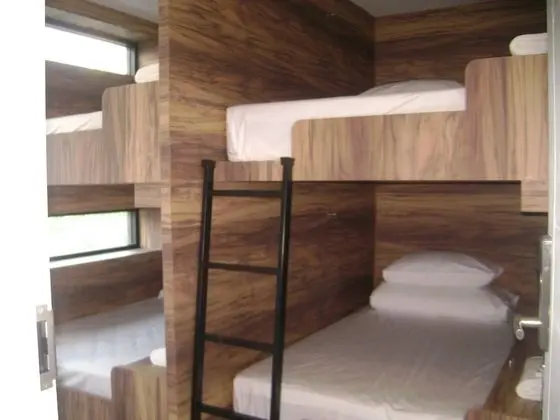 Ortak Ranzalı Oda, Küçük Mutfak (Shared Bathroom)