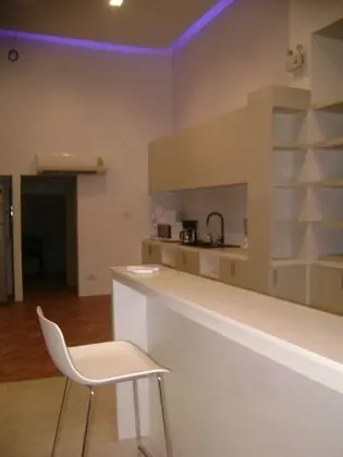 Ortak Ranzalı Oda, Küçük Mutfak (Shared Bathroom)
