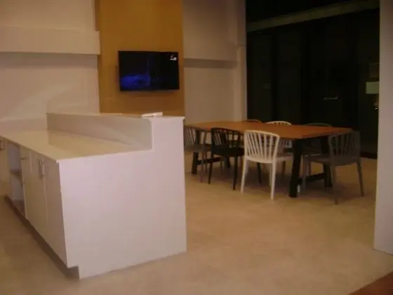 Ortak Ranzalı Oda, Küçük Mutfak (Shared Bathroom)