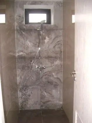 Ortak Ranzalı Oda, Küçük Mutfak (Shared Bathroom)