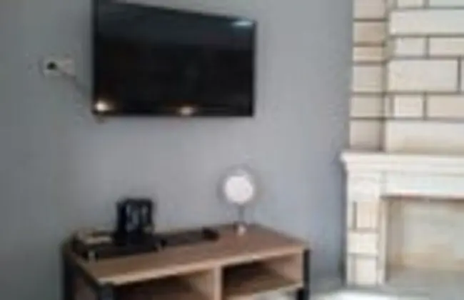 Deluxe Çift Kişilik Taş Oda, Havuz ve Bahçe Manzaralı, Büyük Yataklı