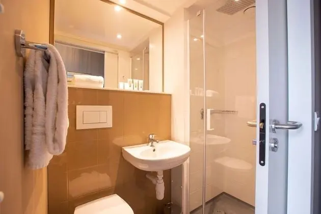 City Tek Büyük Yataklı Oda