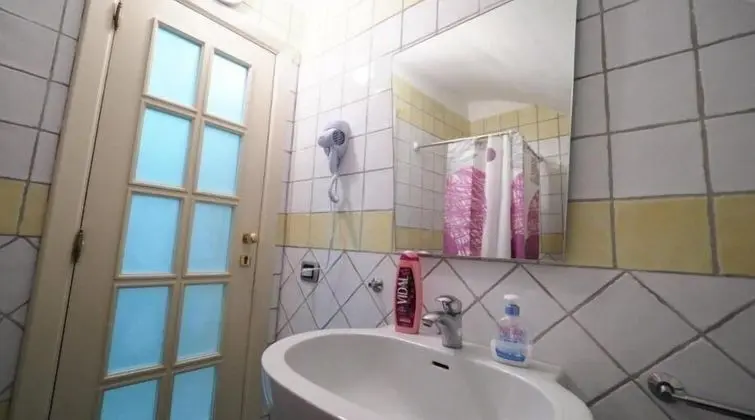 Basic Tek Büyük Yataklı Oda