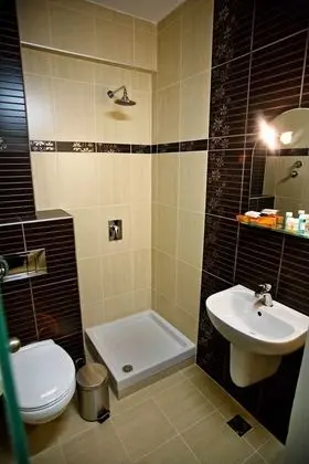Üç Kişilik Oda