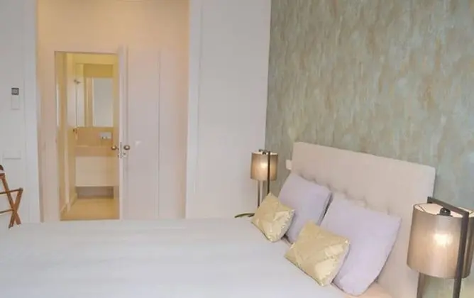 Apart Daire, 2 Yatak Odası, Balkon, Havuz Manzaralı
