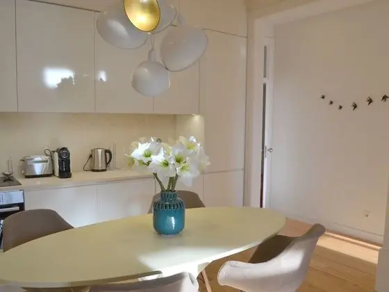Apart Daire, 2 Yatak Odası, Balkon, Havuz Manzaralı