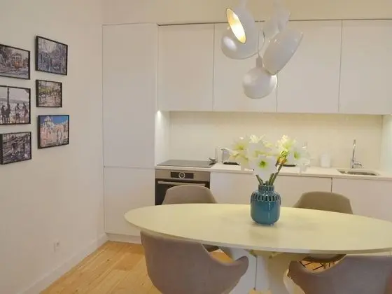Apart Daire, 2 Yatak Odası, Balkon, Havuz Manzaralı