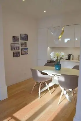 Apart Daire, 2 Yatak Odası, Balkon, Havuz Manzaralı