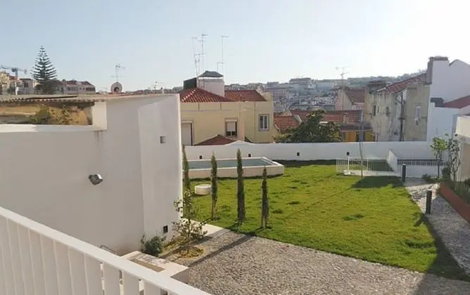 Apart Daire, 2 Yatak Odası, Balkon, Havuz Manzaralı