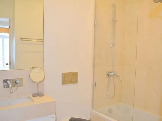 Apart Daire, 2 Yatak Odası, Balkon, Havuz Manzaralı
