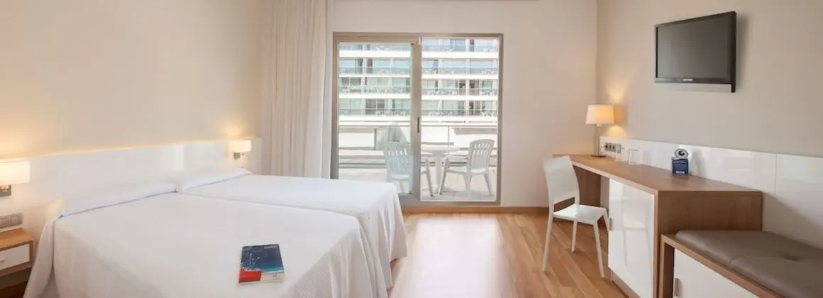 Tek Büyük Yataklı Oda, Teras, Deniz Manzaralı (2 Adults and 1 Child)