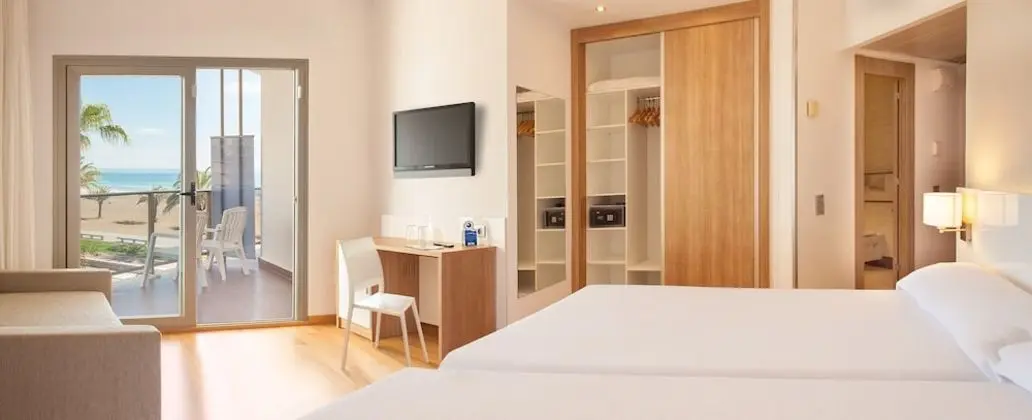 Tek Büyük Yataklı Oda, Teras, Kısmi Deniz Manzaralı (2 adults)