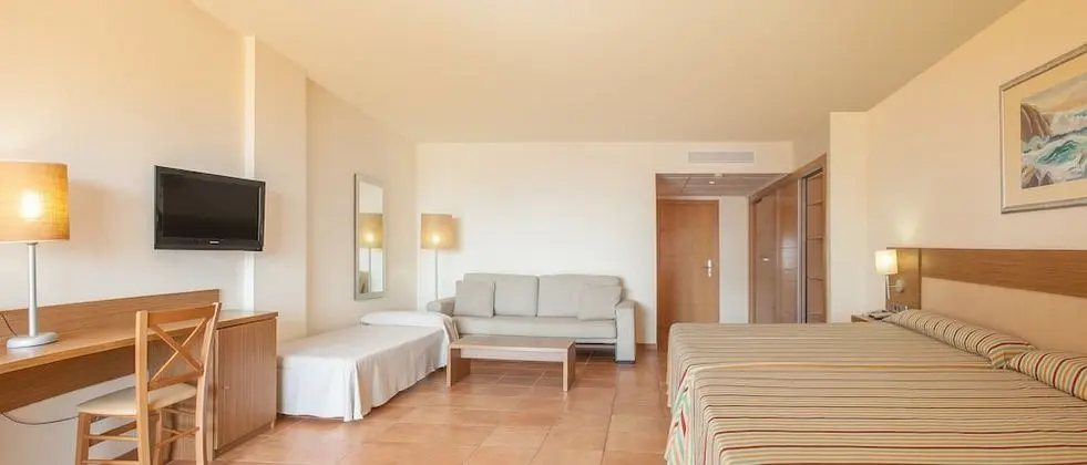 Çatı Katı (Loft), Teras, Deniz Manzaralı (3 Adults + 3 Children)