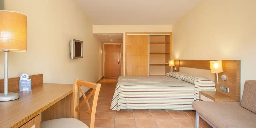Family Oda, Teras, Bahçe Manzaralı (4 Adults)