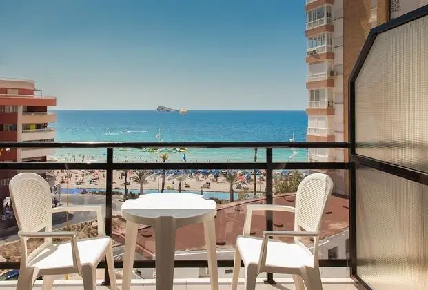 Tek Büyük Yataklı Oda, Teras, Deniz Manzaralı (3 Adults and 1 Child)