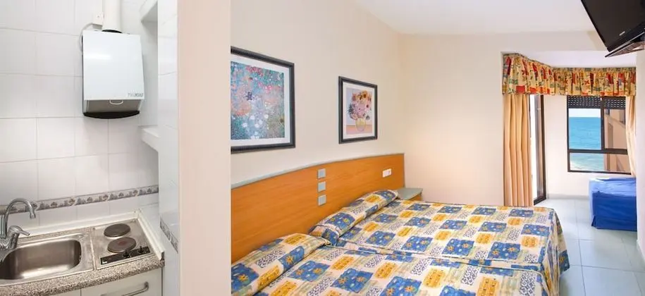Stüdyo, Deniz Manzaralı (2 Adults and 1 Child)