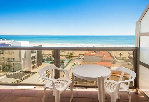 Tek Büyük Yataklı Oda, Teras, Okyanus Manzaralı (2 Adults and 1 child)