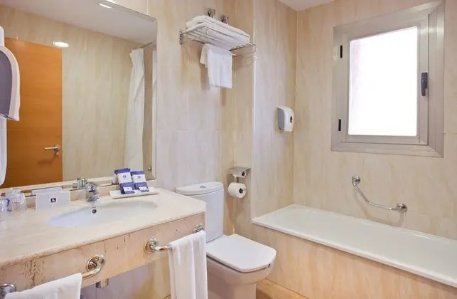 Üç Kişilik Oda, Balkon, Şehir Manzaralı (3 Adults)