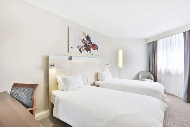 Tek Büyük veya İki Ayrı Yataklı Oda (Twin Room- 2 single beds)