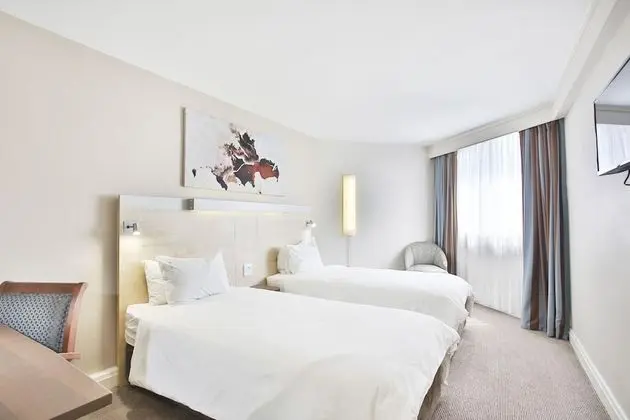 Tek Büyük veya İki Ayrı Yataklı Oda (Twin Room- 2 single beds)