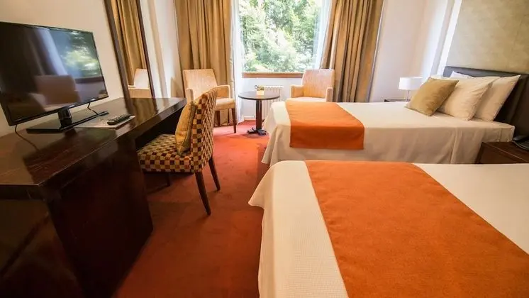 Deluxe Üç Kişilik Oda, Göl Manzaralı
