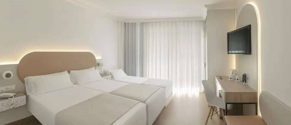 Oda, Teras, Havuz Manzaralı (Dream, 2 Adults + 1 Child)
