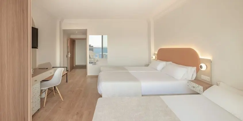 Oda, Teras, Havuz Manzaralı (Dream, 2 Adults + 1 Child)