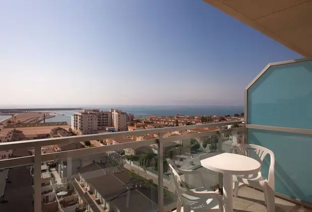 Junior Süit, Balkon, Plaj Manzaralı (2 Adults and 3 Children)