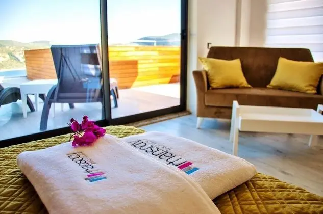 Honeymoon Süit, Kişiye Özel Havuzlu, Deniz Manzaralı