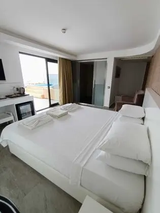 Honeymoon Tek Büyük Yataklı Oda, Kişiye Özel Havuzlu, Deniz Manzaralı