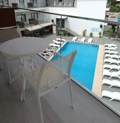 Honeymoon Tek Büyük Yataklı Oda, Kişiye Özel Havuzlu, Deniz Manzaralı