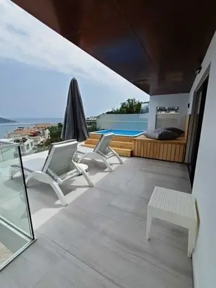 Honeymoon Tek Büyük Yataklı Oda, Kişiye Özel Havuzlu, Deniz Manzaralı