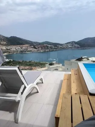 Honeymoon Tek Büyük Yataklı Oda, Kişiye Özel Havuzlu, Deniz Manzaralı