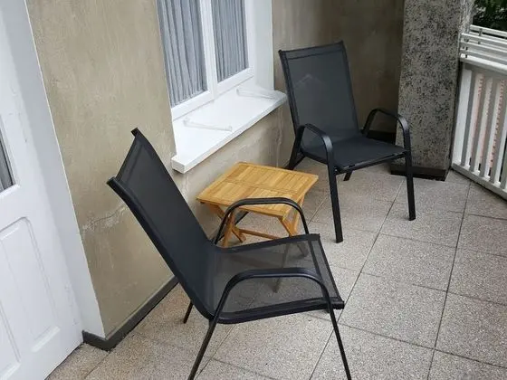 Deluxe Tek Büyük Yataklı Oda (shared bathrooms)
