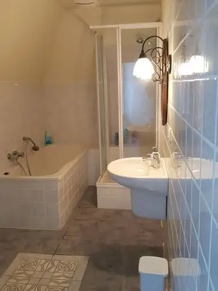 Grand Tek Büyük Yataklı Oda, 1 Büyük (Queen) Boy Yatak (shared bathrooms)