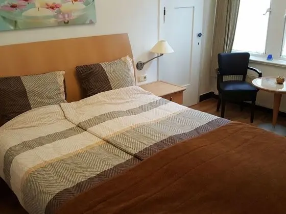 Standard Tek Büyük Yataklı Oda (shared bathrooms)