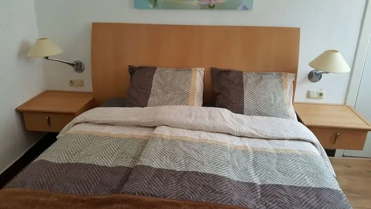 Standard Tek Büyük Yataklı Oda (shared bathrooms)