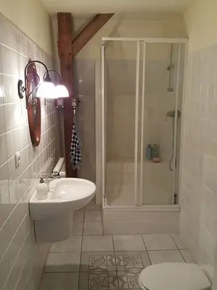 Standard Tek Büyük Yataklı Oda (shared bathrooms)