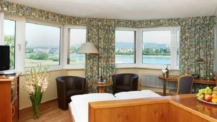 Comfort Tek Büyük veya İki Ayrı Yataklı Oda