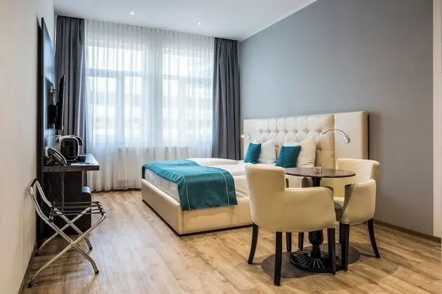 Executive Oda (with French Bed)