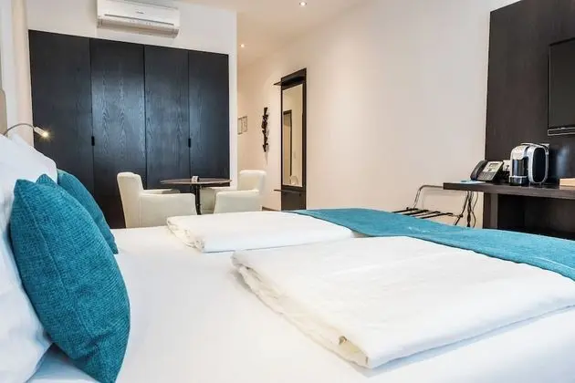 Executive Oda (with French Bed)