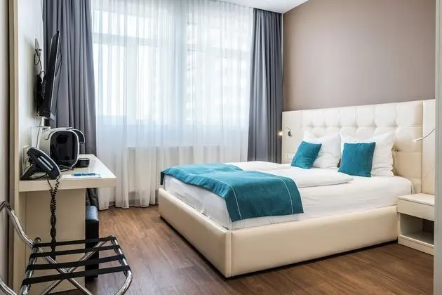 Family Oda (with French Bed)