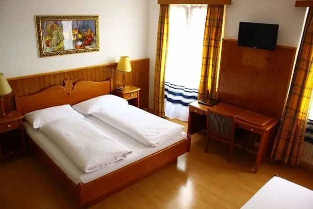 Basic Tek Büyük Yataklı Oda